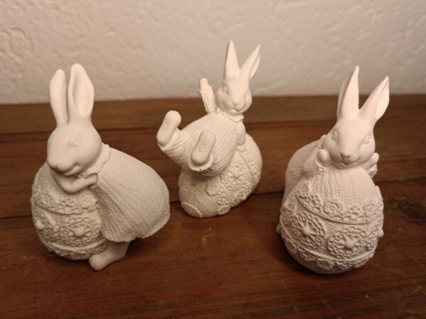 Hase mit Osterei