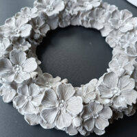 Betonkranz Blumenblüten gross